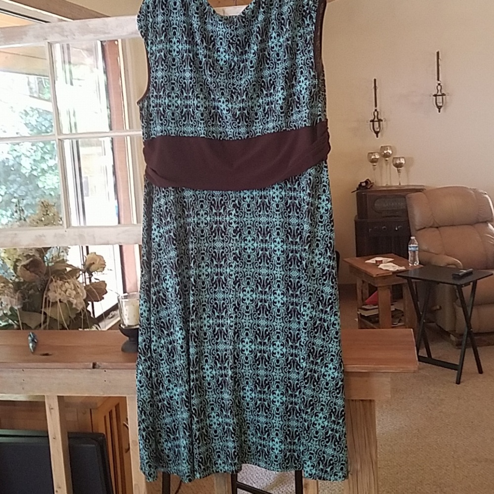 Dress - Picture 2 of 3